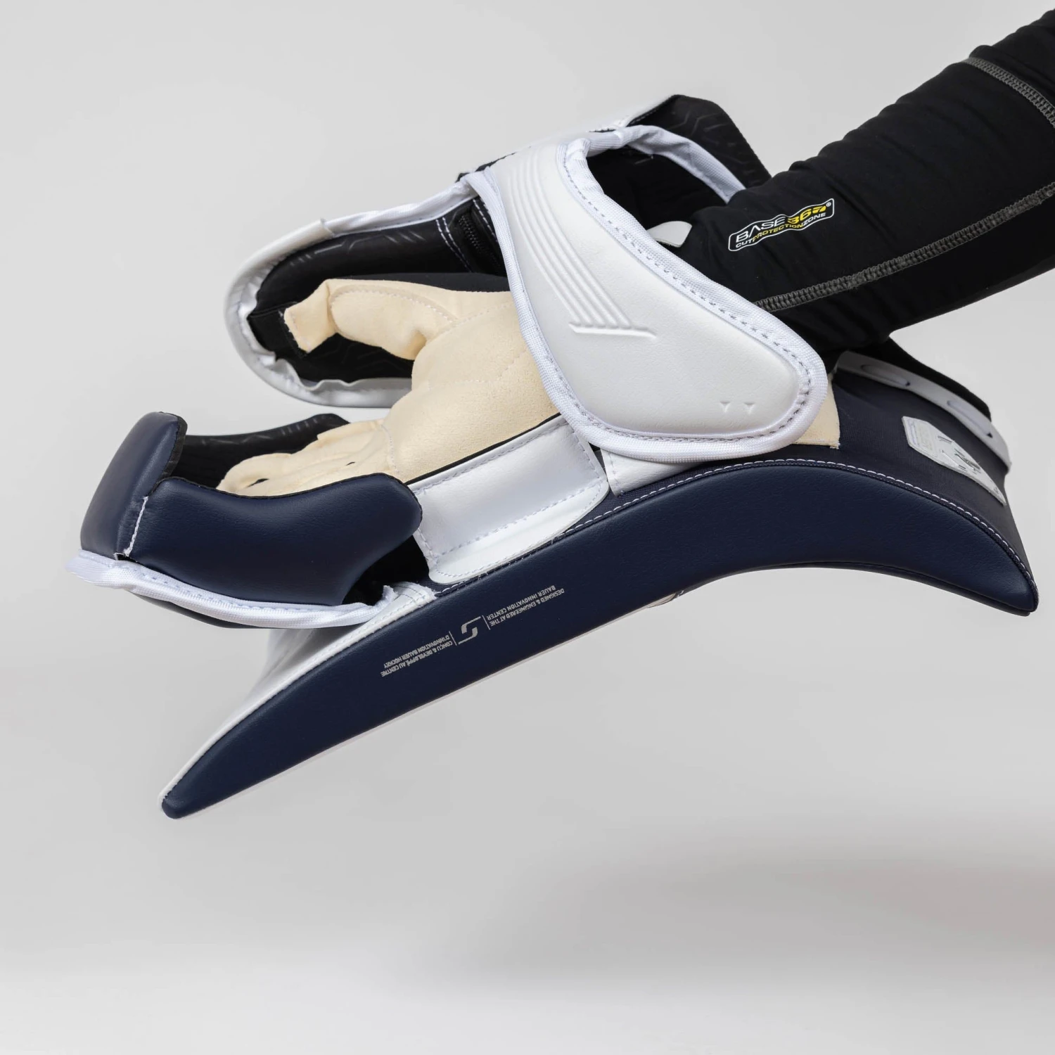 Bauer Supreme M5 Pro Intermediate Goalie Blocker 8 Bauer Supreme M5 Pro Intermediate Goalie Blocker - Image 8