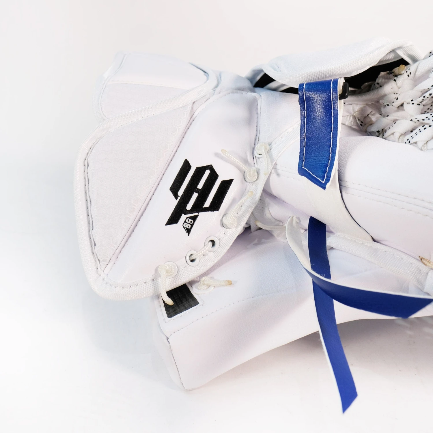 Bauer Vapor NHL Custom Senior Goalie Catcher & Blocker Set - Pro Stock - Andrei Vasilevskiy 2 Bauer Vapor NHL Custom Senior Goalie Catcher & Blocker Set - Pro Stock - Andrei Vasilevskiy - Image 2