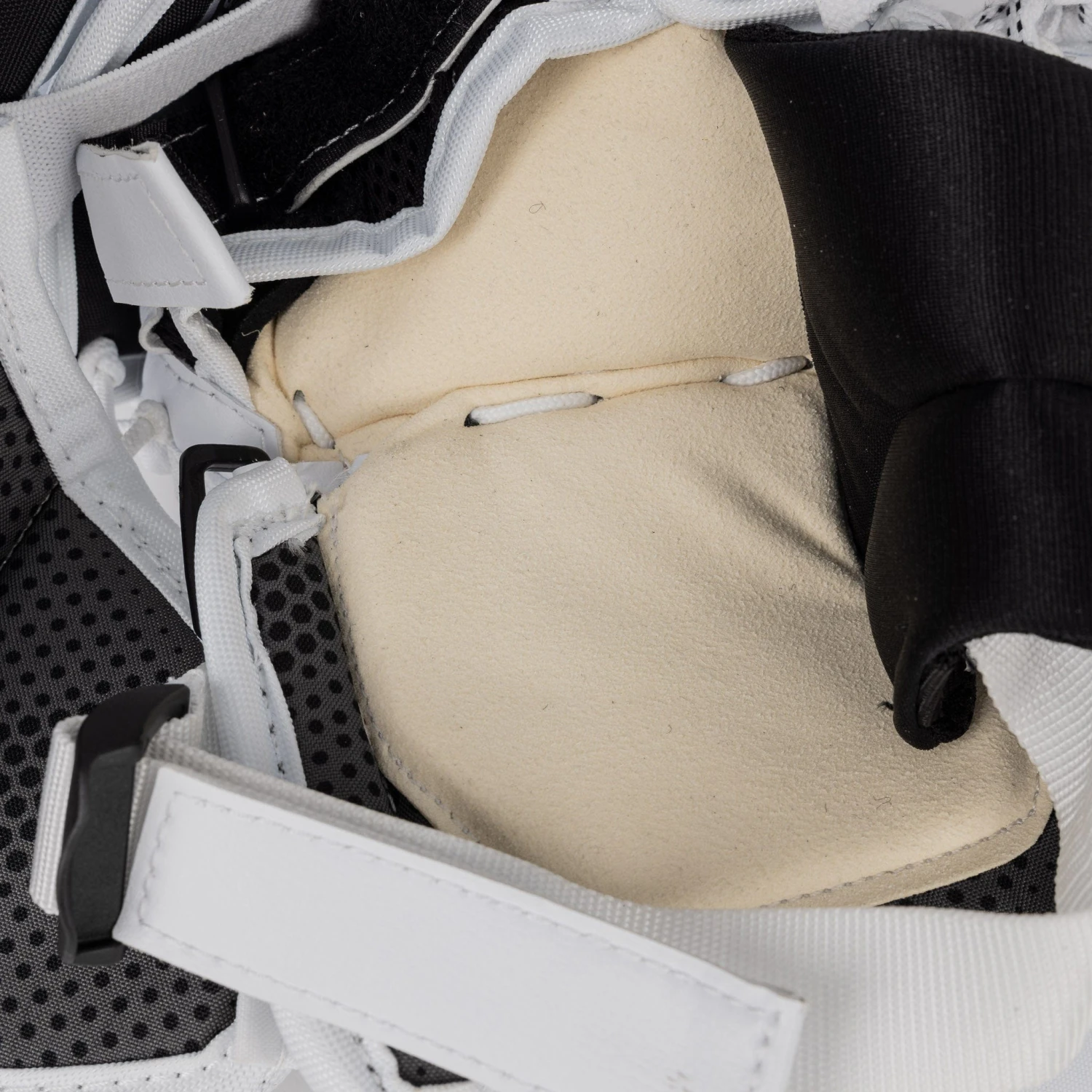 Bauer GSX Intermediate Goalie Catcher S23 3 Bauer GSX Intermediate Goalie Catcher S23 - Image 3