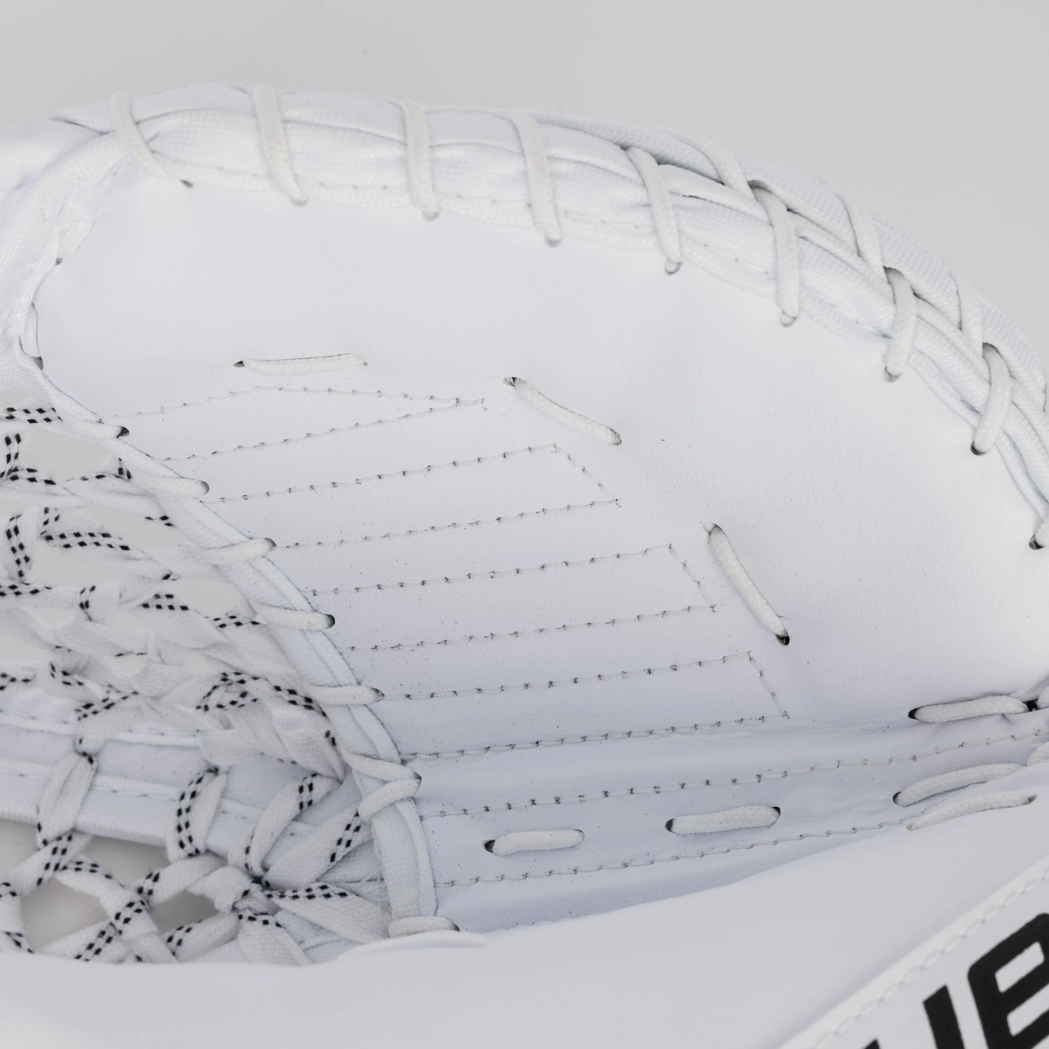 Bauer GSX Intermediate Goalie Catcher S23 6 Bauer GSX Intermediate Goalie Catcher S23 - Image 6