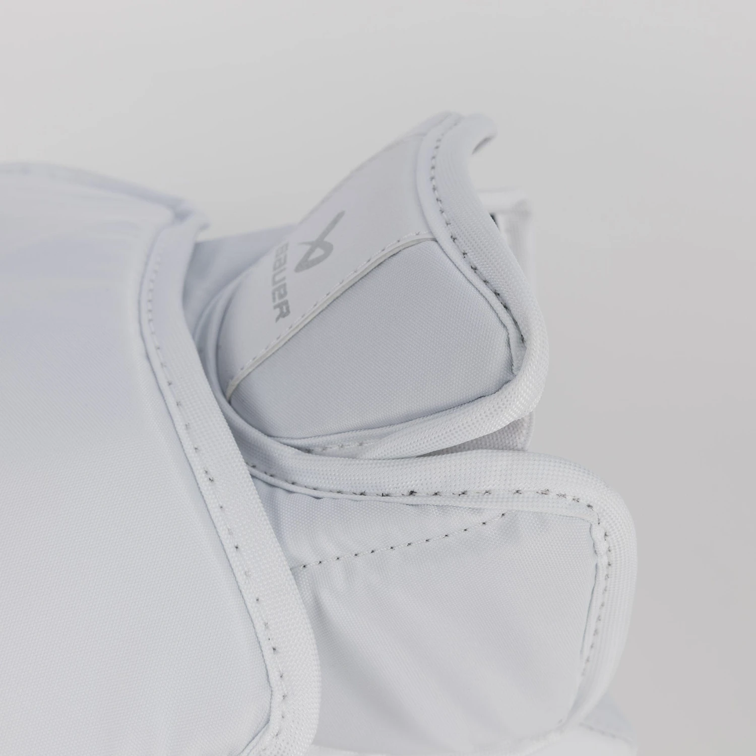 Bauer GSX Senior Goalie Catcher S23 10 Bauer GSX Senior Goalie Catcher S23 - Image 10