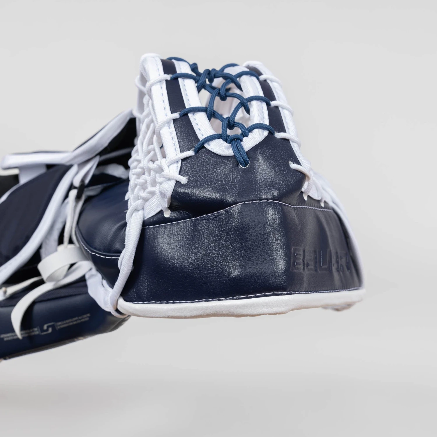 Bauer Supreme M5 Pro Intermediate Goalie Catcher 3 Bauer Supreme M5 Pro Intermediate Goalie Catcher - Image 3