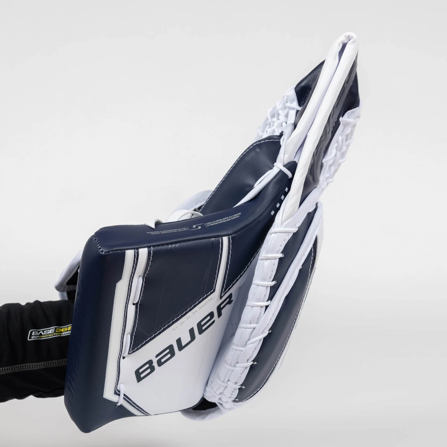 Bauer Supreme M5 Pro Intermediate Goalie Catcher 2 Bauer Supreme M5 Pro Intermediate Goalie Catcher - Image 2