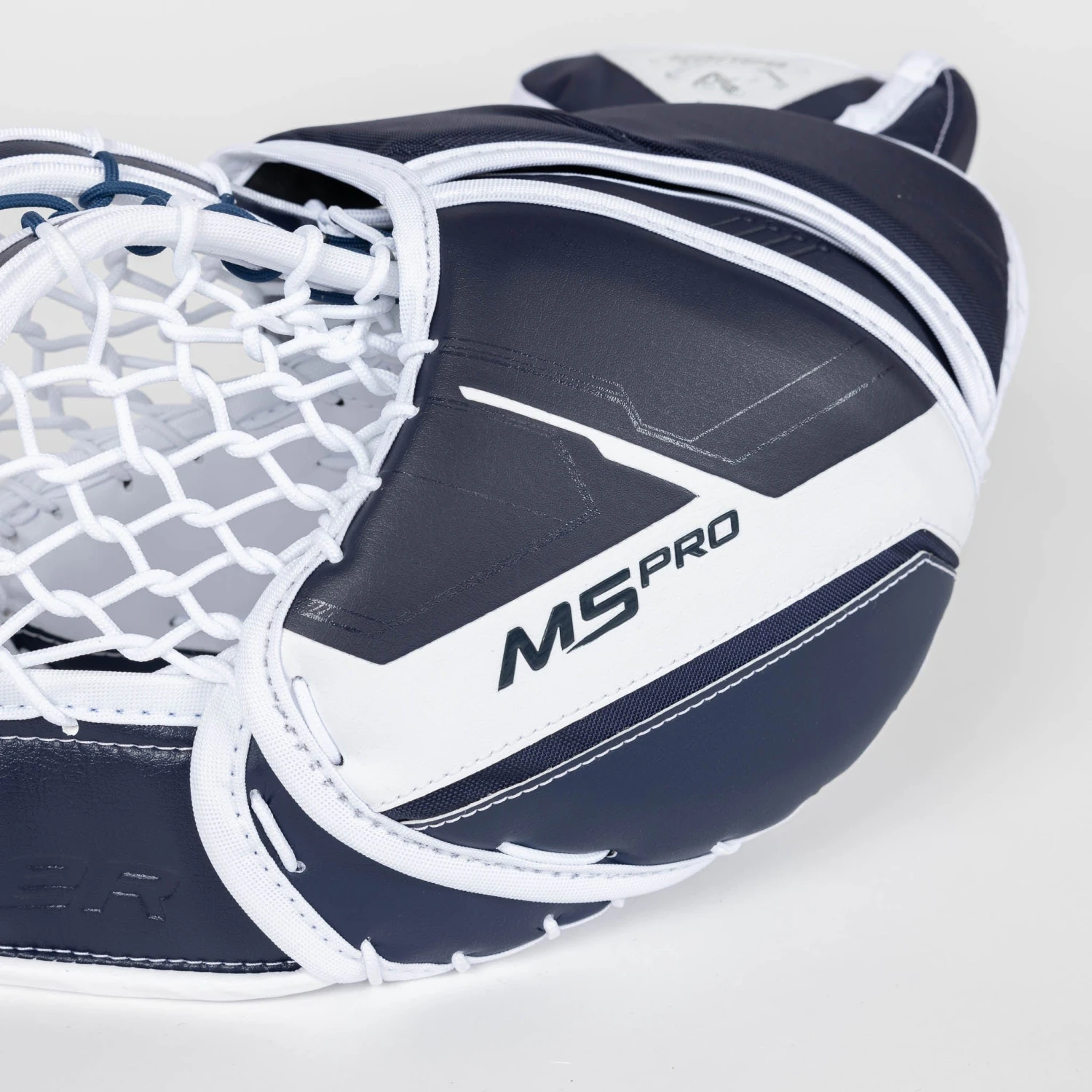 Bauer Supreme M5 Pro Intermediate Goalie Catcher 5 Bauer Supreme M5 Pro Intermediate Goalie Catcher - Image 5
