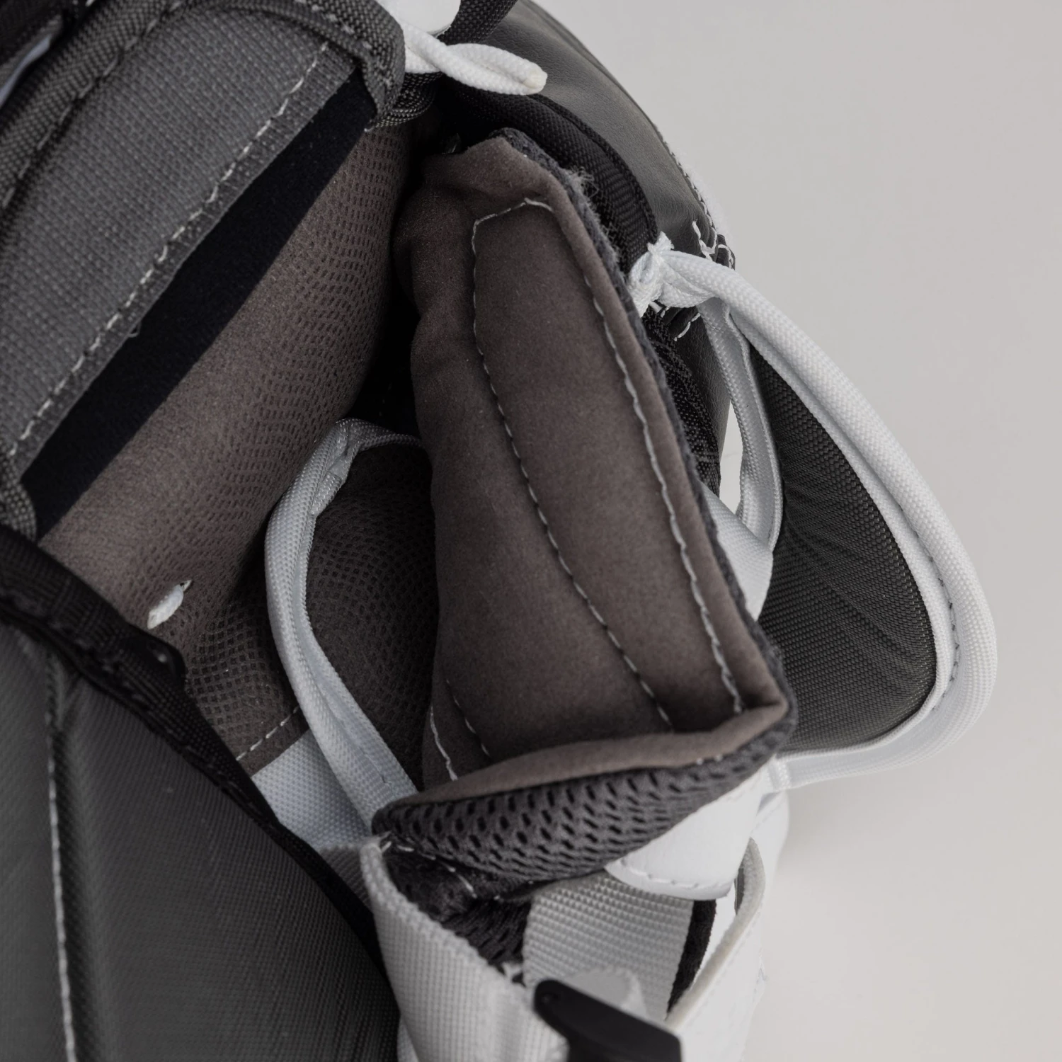 Bauer Vapor X5 Pro Intermediate Goalie Catcher 14 Bauer Vapor X5 Pro Intermediate Goalie Catcher - Image 14