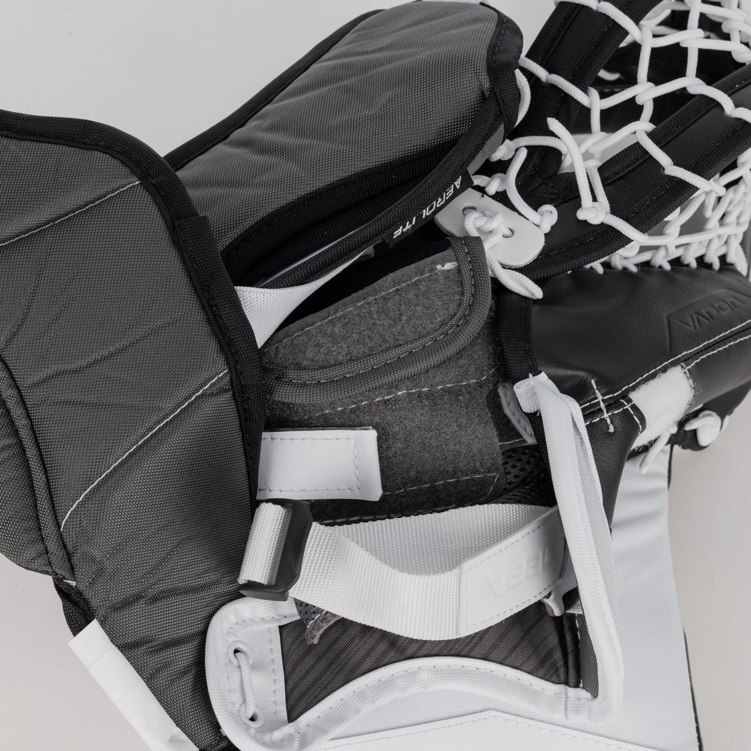 Bauer Vapor X5 Pro Intermediate Goalie Catcher 11 Bauer Vapor X5 Pro Intermediate Goalie Catcher - Image 11