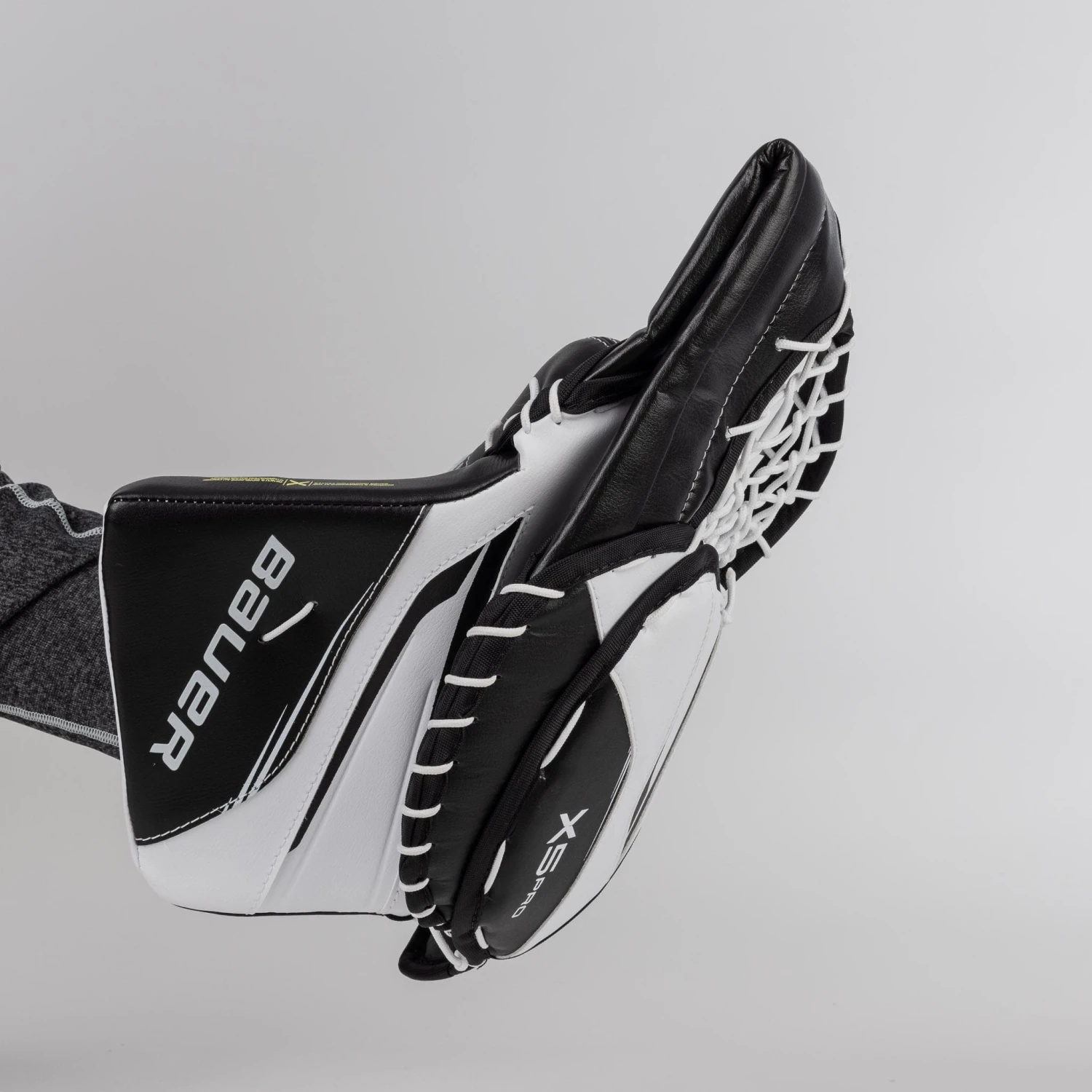 Bauer Vapor X5 Pro Intermediate Goalie Catcher 8 Bauer Vapor X5 Pro Intermediate Goalie Catcher - Image 8