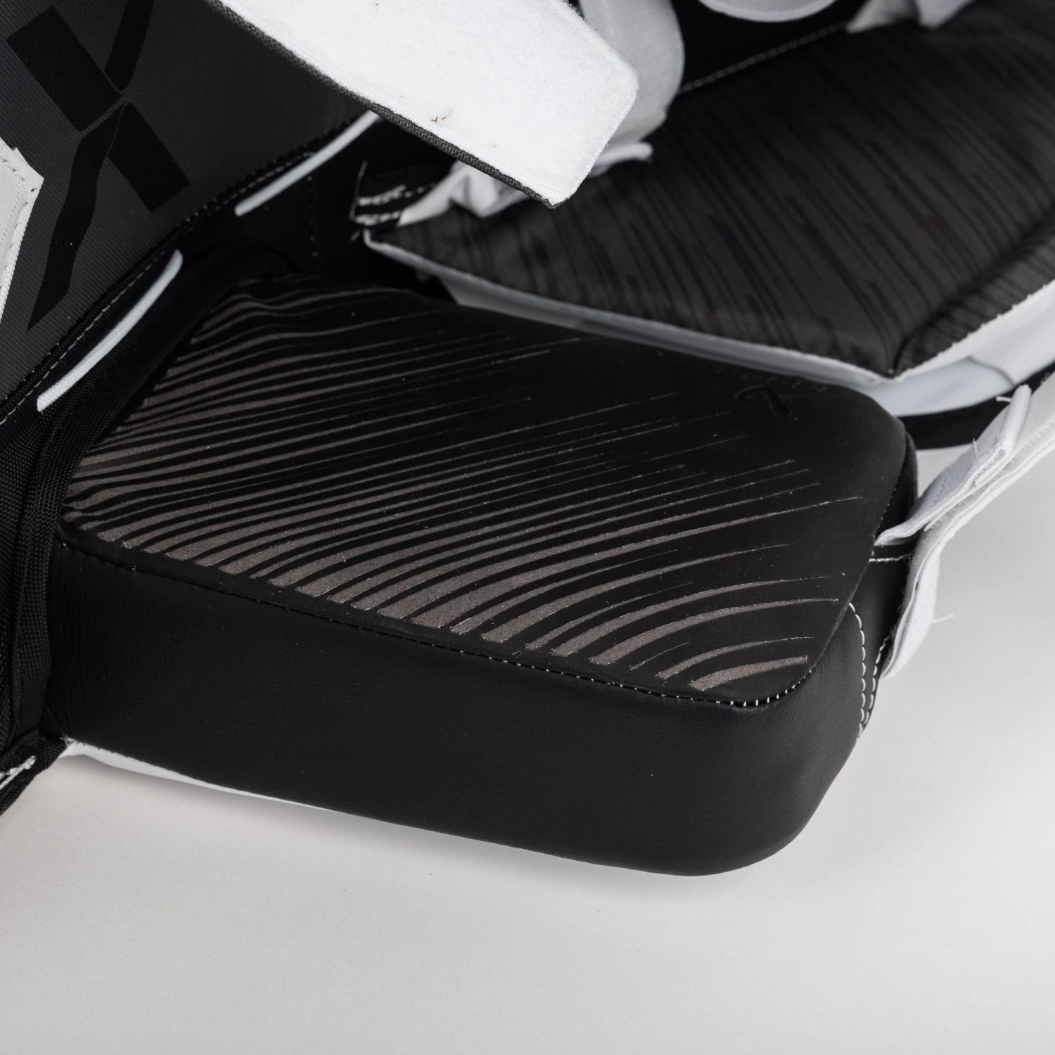 Bauer Vapor X5 Pro Senior Goalie Leg Pads 11 Bauer Vapor X5 Pro Senior Goalie Leg Pads - Image 11