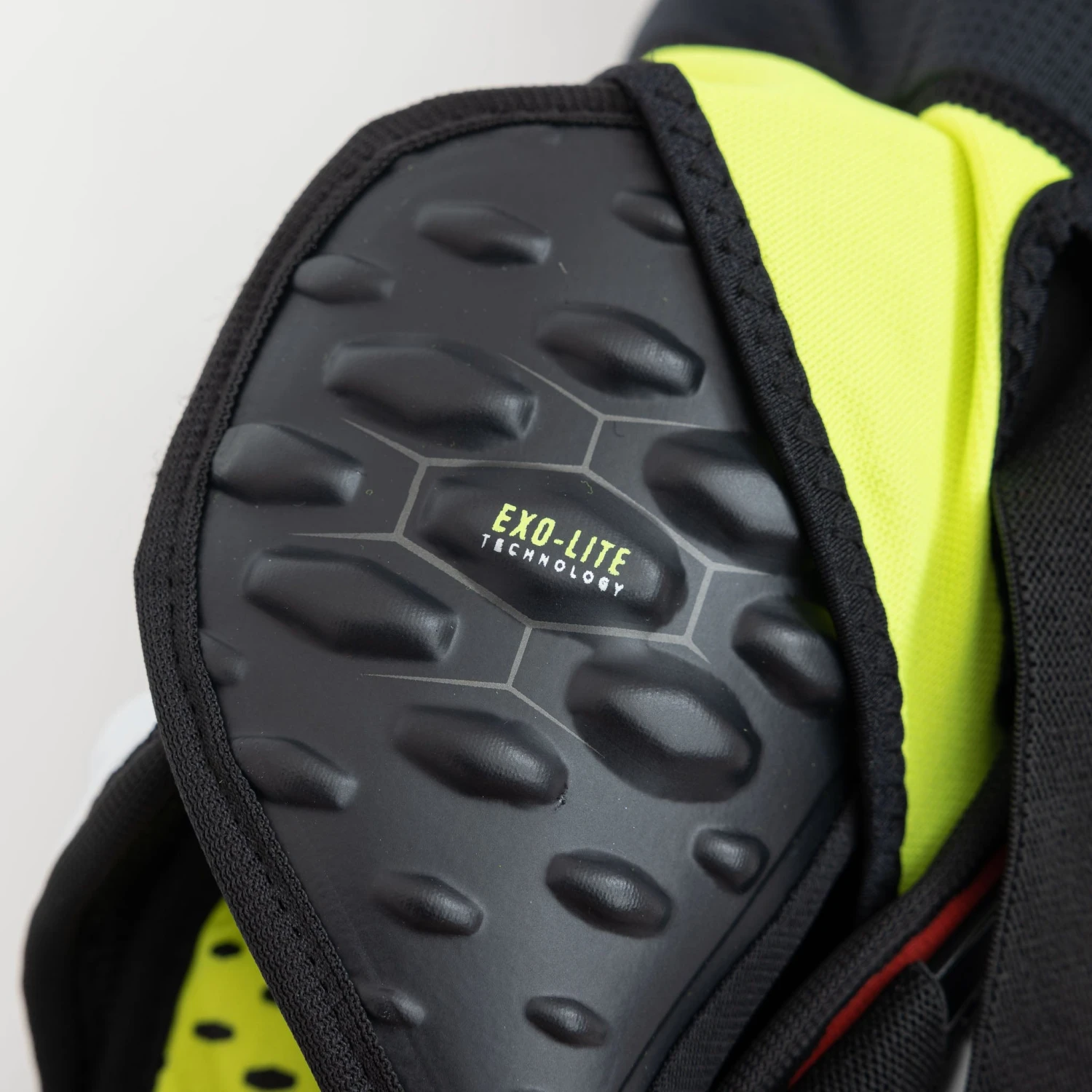 Bauer Vapor Hyperlite Junior Hockey Shin Guards 12 Bauer Vapor Hyperlite Junior Hockey Shin Guards - Image 12