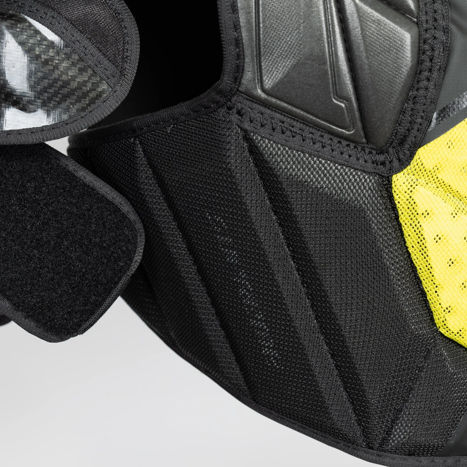 Bauer Supreme Mach Senior Hockey Shoulder Pads 4 Bauer Supreme Mach Senior Hockey Shoulder Pads - Image 4